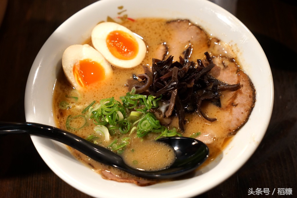 中国人去日本已经不买马桶盖了，吃喝不停、打麻将、跳广场舞，邮轮上玩得正嗨！