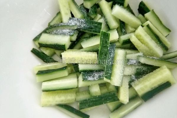 买来黄瓜吃不完自己怎样做酱黄瓜,第二天就能吃的酱黄瓜的腌制方法