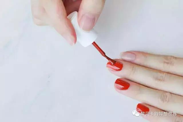 什么指甲油颜色显手白又好看,哪种纯色甲油显手白