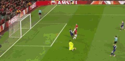 亿利队锁定新援人选，强突曼联后防线的阿切姆蓬首秀有望对飚“小摩托”！