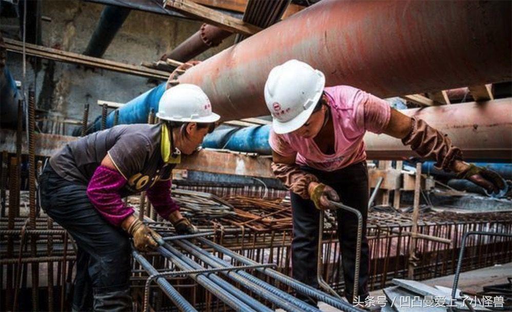 在工地上做工的女人，上班时候虽然满头大汗，然而她们下班后也是风情万种！