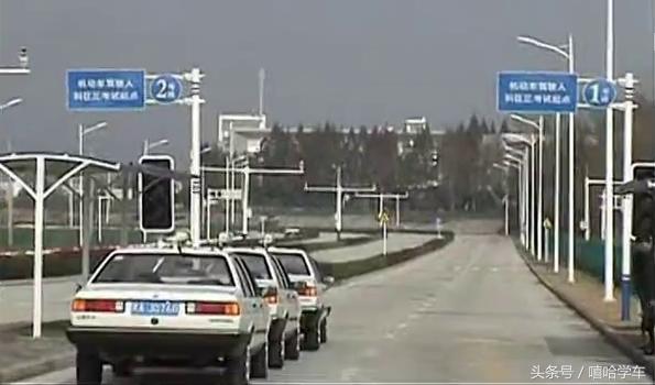 科目三雪铁龙靠边停车技巧30公分,桑塔纳科目三靠边停车技巧30公分