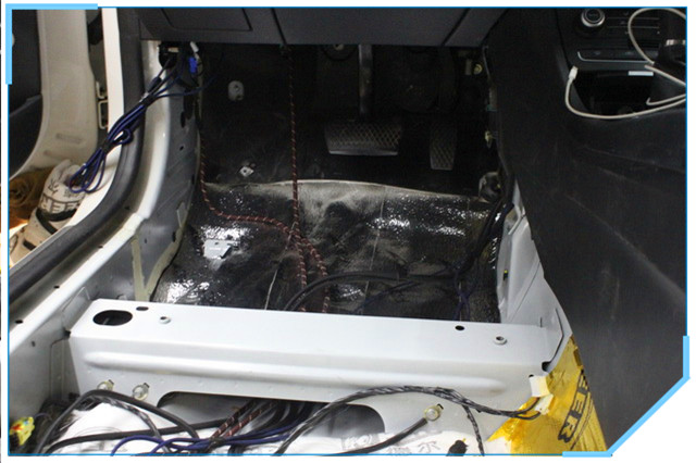 上海音豪汽车音响改装,荣威550隔音条安装