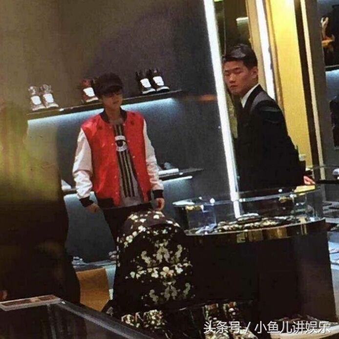 偶遇鹿晗向往的生活,路上偶遇鹿晗来个近距离拍摄