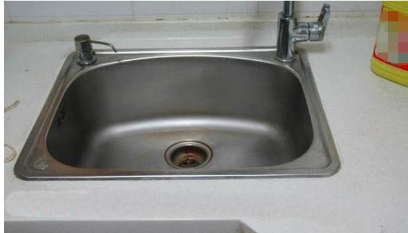 水槽边玻璃胶发黑怎么去除,水槽边的玻璃胶黑霉怎么去除