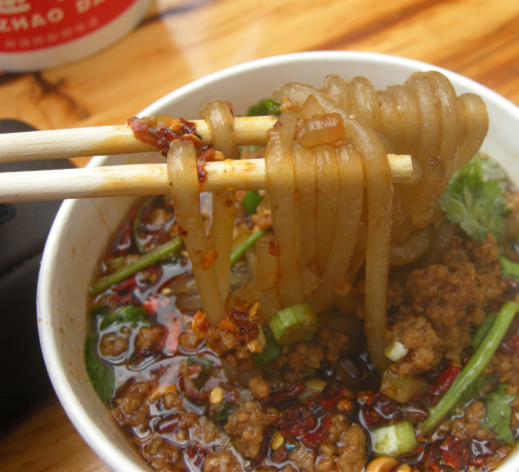 正宗重庆酸辣粉绝密配料配方,正宗四川酸辣粉汤底的做法及配方