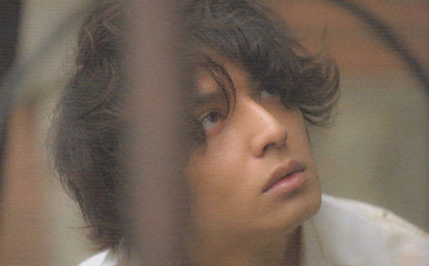 他是“犯桃花”的俊美漫画家，邂逅17岁单纯少女后浪子回头，却因瞥见妻子那一幕，关进“没有女人的地方”