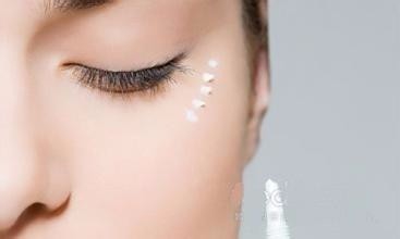 眼霜里的知识,眼霜的正确护肤手法