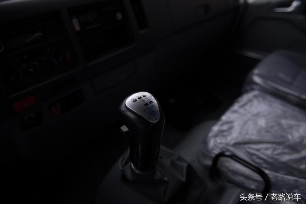 格尔发天然气用的什么发动机,格尔发纳威司达