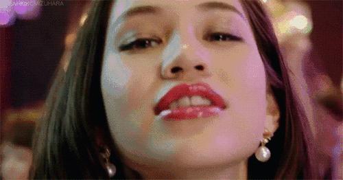 一生要吃掉1.8公斤口红的你，还不快看看这些“食品级口红”！