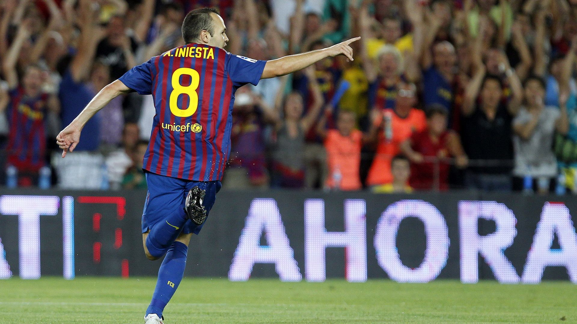 足坛8号球衣代表人物,盘点身穿10号球衣的球员照片