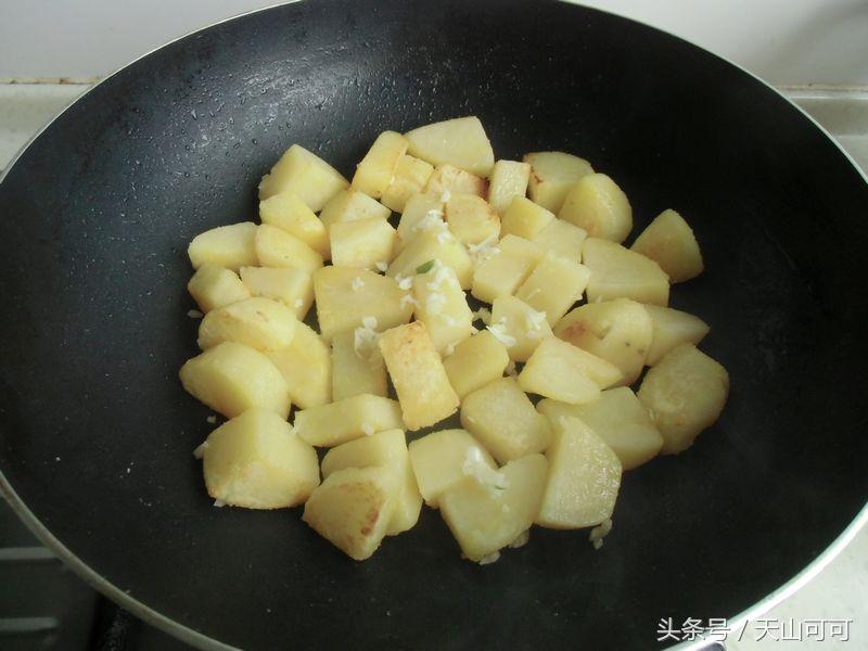 三斤土豆可以做多盒炕土豆,土豆怎么炕才好吃