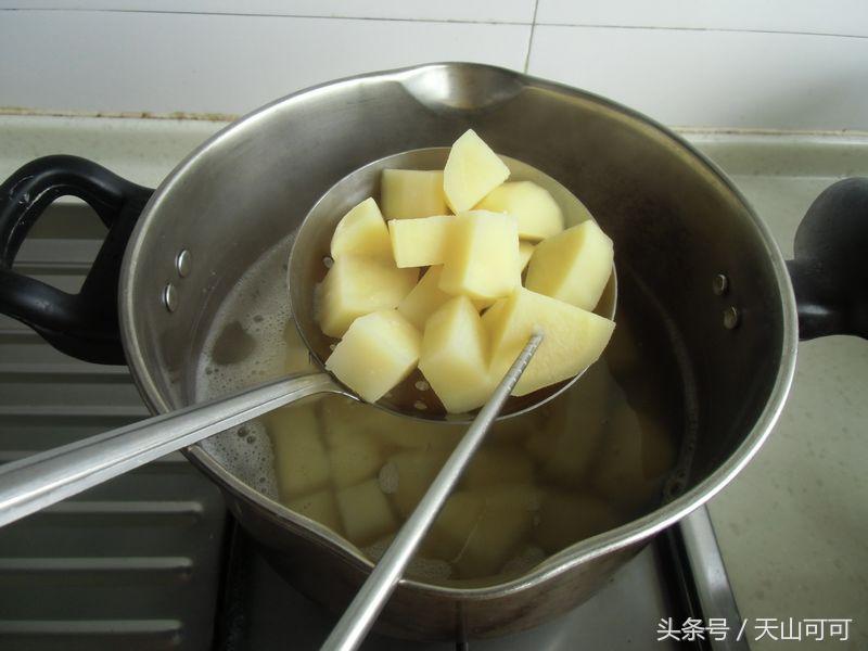 三斤土豆可以做多盒炕土豆,土豆怎么炕才好吃