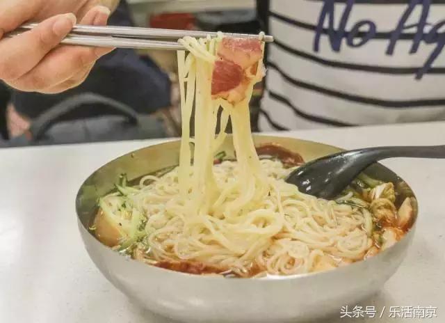 藏在老城南的30年老店，拽着100块，吃遍了整条街的头牌