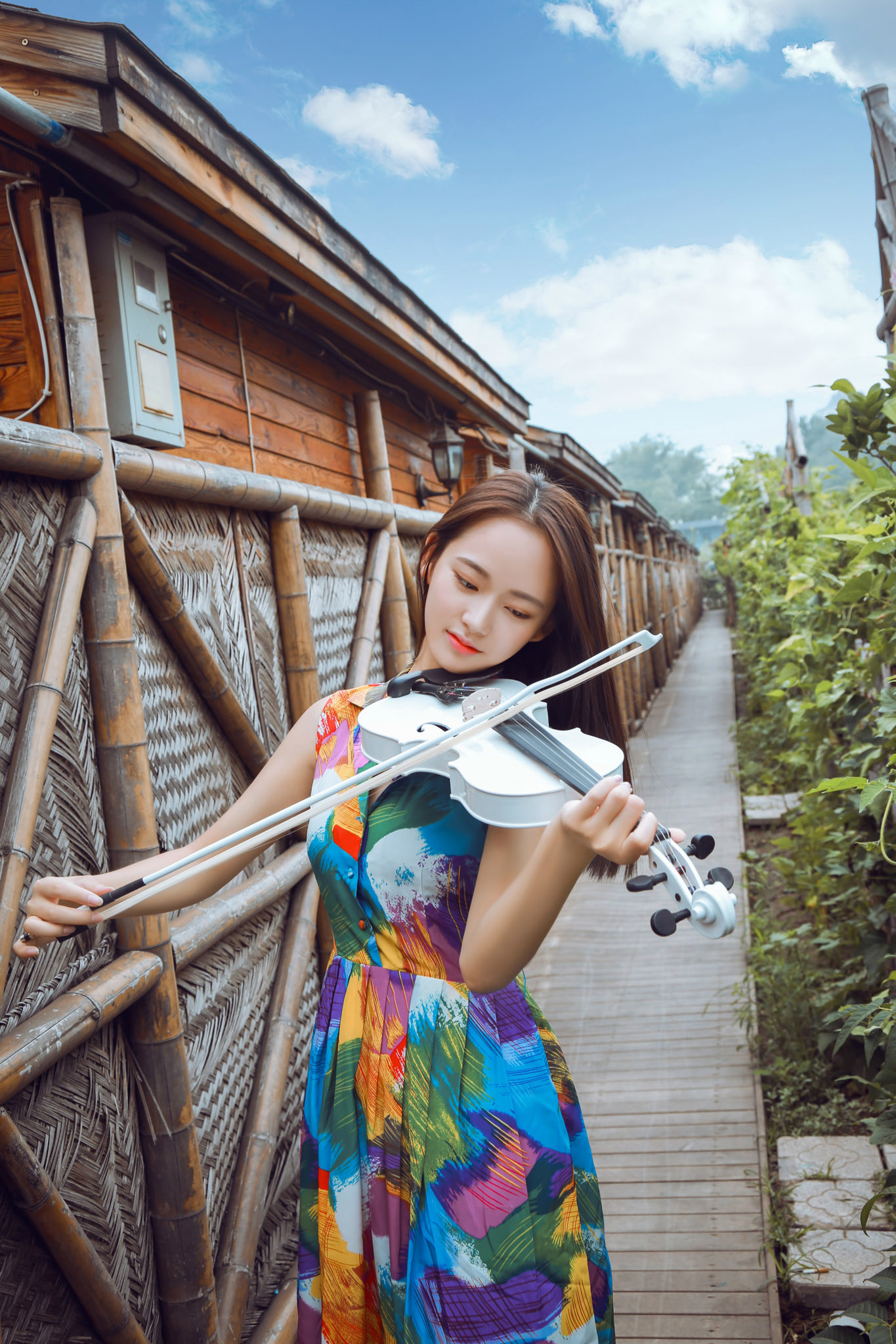 围屋里的小姑娘,木屋里的小姑娘