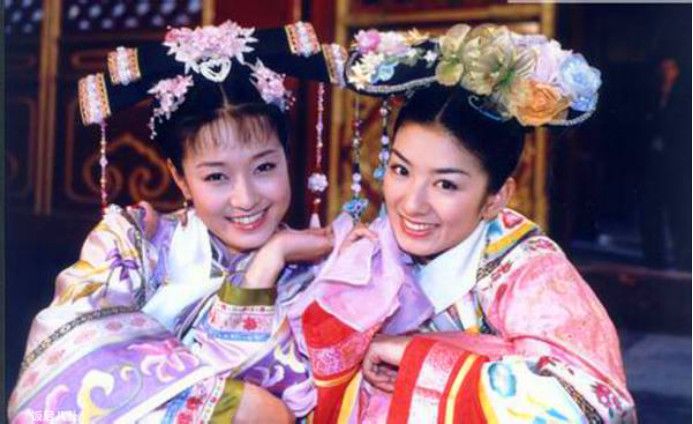 袁泉谈马伊琍是一个什么样的女人,马伊琍和袁泉出席活动长发已及肩