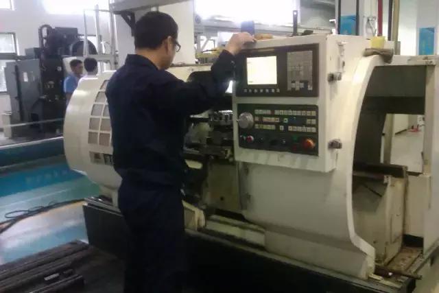 数控车床为什么精度比普车高,数控车床和普车的区别