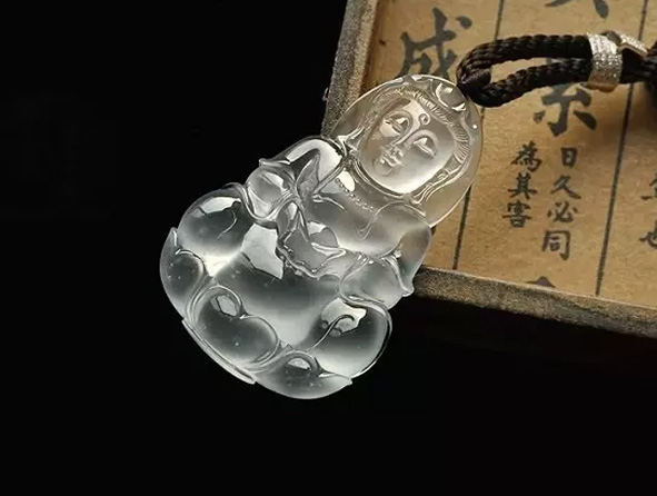 翡翠挂件配什么样的绳子效果最好,男士佩戴什么翡翠挂件最好