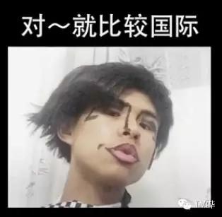 靠一只马克笔化妆为人间*物尤**！深扒网红艾克里里和他的娇喘助理！