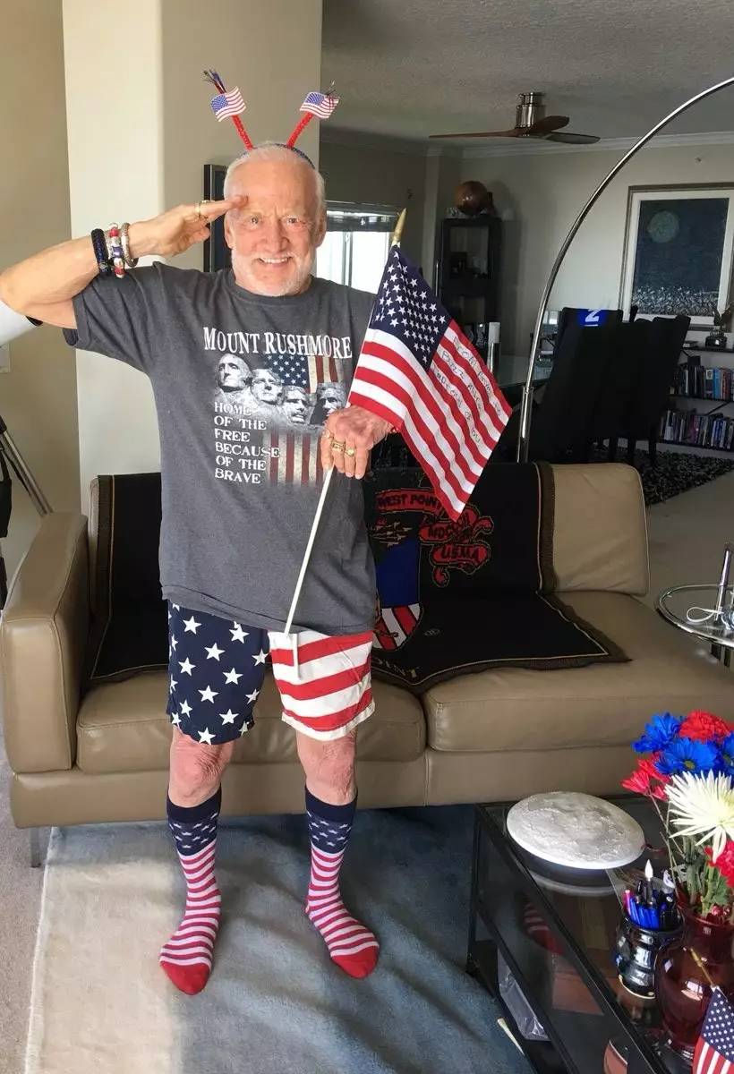 当年登月的人现状,登月的真实现状