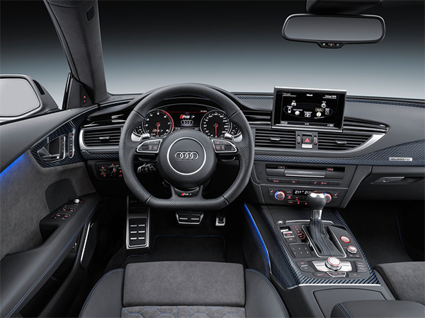 大巴黎2.2亿欧强挖内马尔？内少座驾可谓“平民”至极