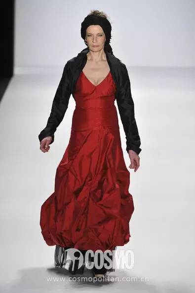 omg顶级沙滩超模,omg女明星有多美