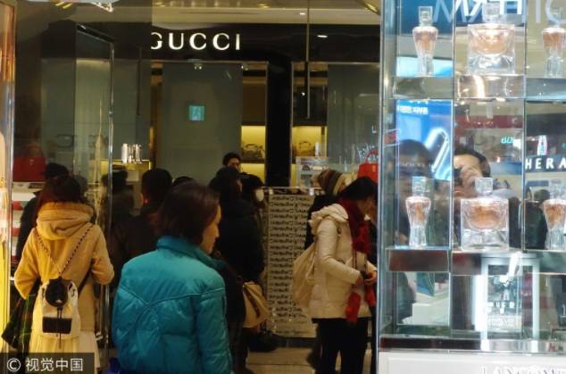 境外购物刷卡需要手续费吗,境外刷卡返现必须实体卡吗