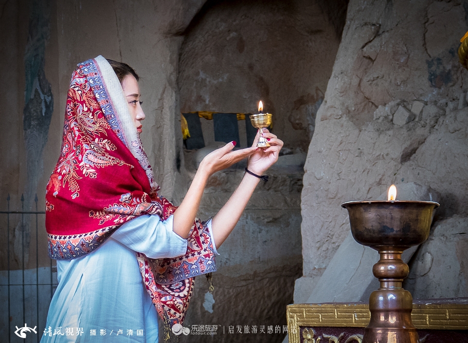 在马蹄寺三十三天点燃一盏心灯