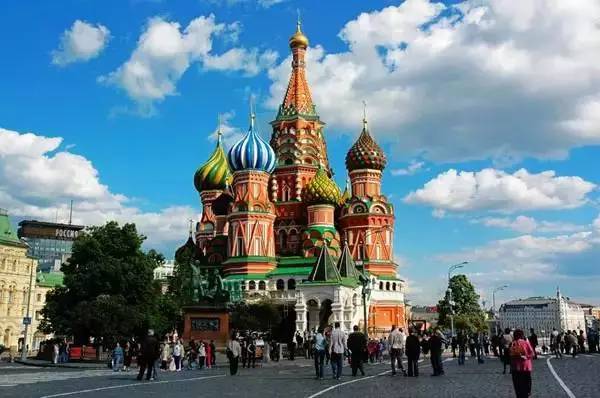 火车去青海沿途风景,青海人出国很难吗