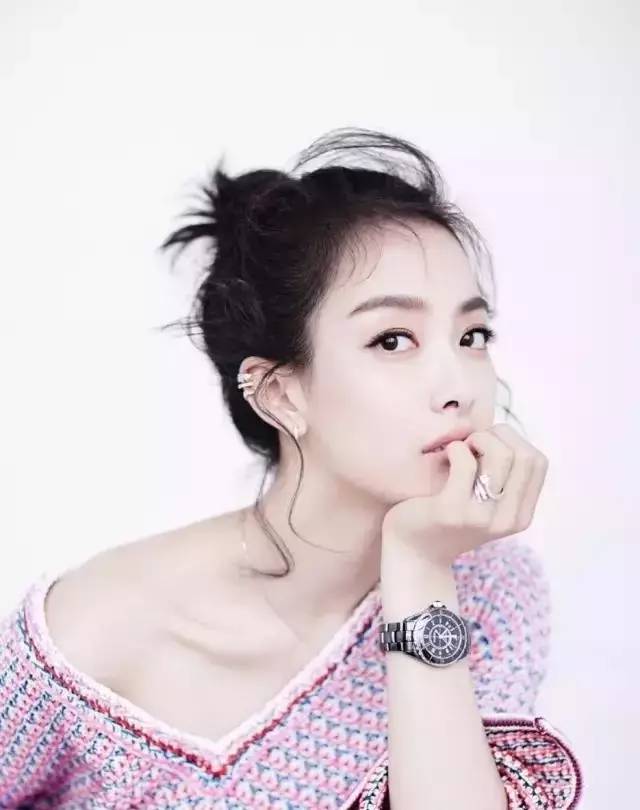 景甜赵丽颖的“炸毛丸子头”，让你减龄变少女！