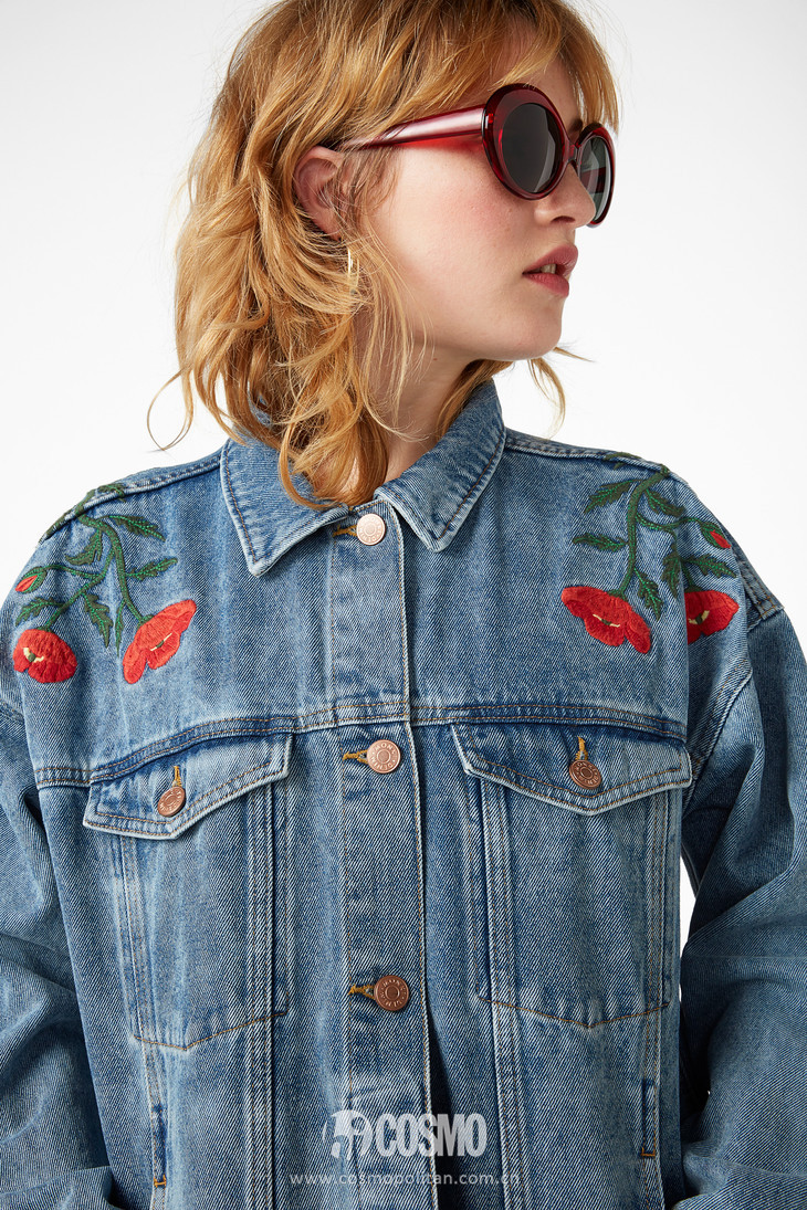 这些衣服太好看每件都想买，老板能预支下月工资不？