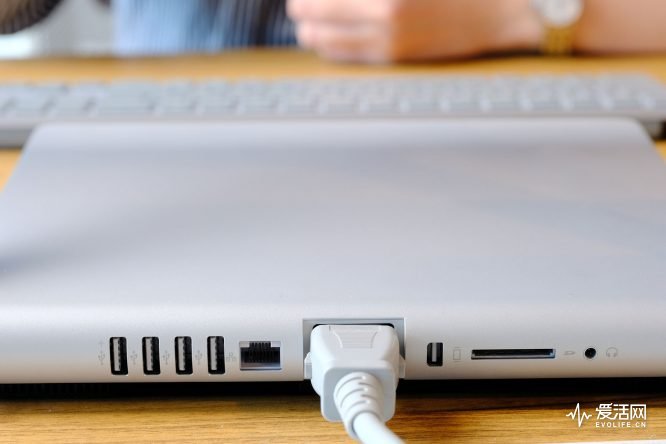 为什么要花3000买个显卡,surfacestudio停产了吗