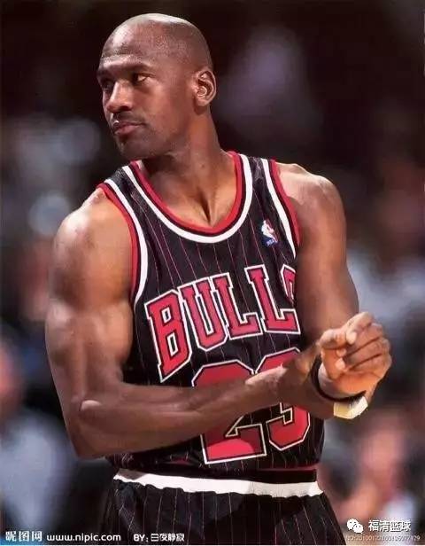 篮球战术一字型,篮球位置1-5号位代表球员