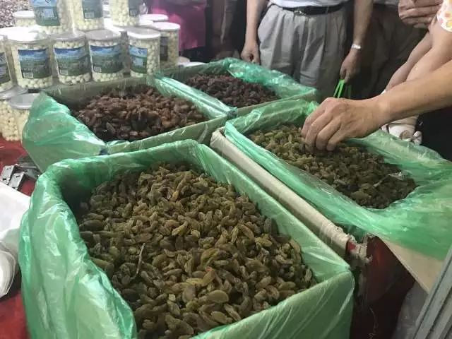 无锡吃货快去！2000多种商品，*疆新**红枣、台湾凤梨酥、阳山糯米饼分分钟抢空……看完只想立刻冲去现场！