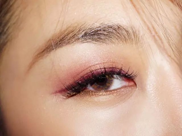 哪款平价眼影盘比较好用,哪些牌子的四色眼影盘好用到哭