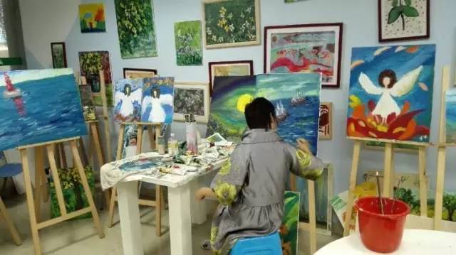 成都市少儿公益画,公益助残的小孩