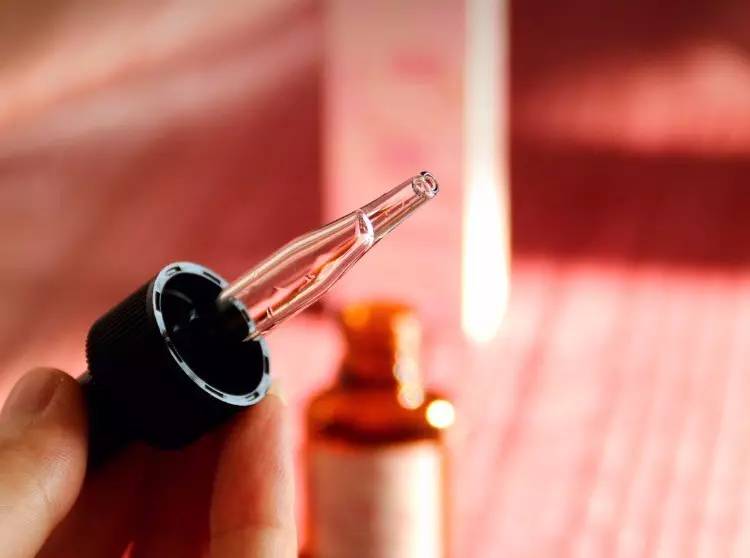 25岁如何平衡抗老和补水,过了25岁就开始用抗皱护肤品吗