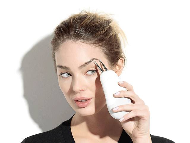 恋物志｜世界顶尖超模在婚礼前，就是用它快速瘦脸、抚平法令纹