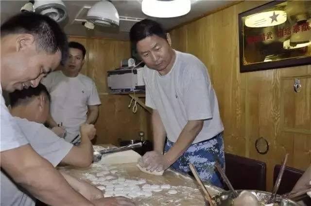 中国军兵的伙食,现在中国潜艇官兵每天的伙食标准