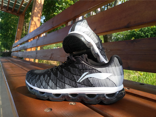 李宁弧型跑鞋,极致软弹跑鞋李宁