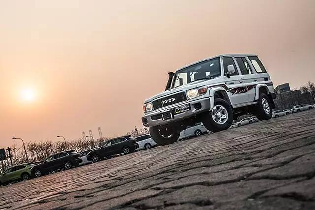 丰田lc76绞盘,lc76绞盘涉水喉