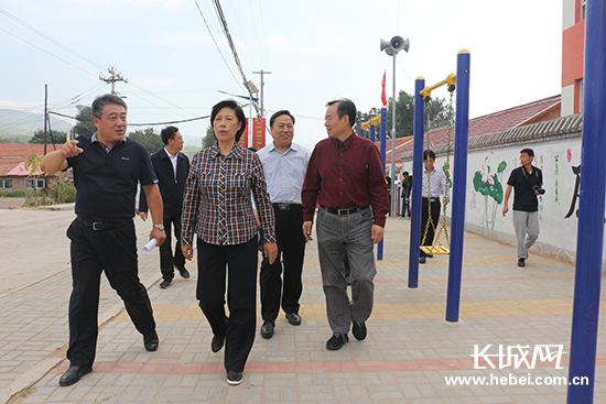 一路关怀一路情田向利在围场考察精准扶贫纪行