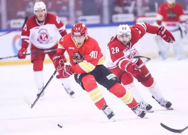 冰球里的门区越位是什么,冰球比赛蓝线和红线越位