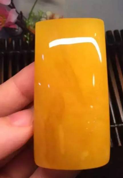 蜜蜡可以存放多长时间,蜜蜡每天要放在清水里保养么