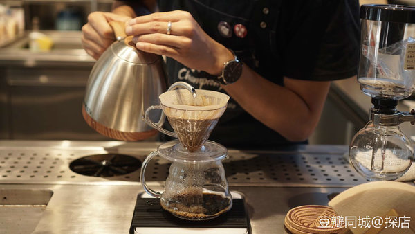 鍖椾含娓哥帺璞嗙摚,璞嗙摚娲诲姩鍖椾含