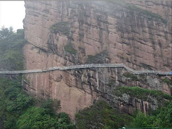 国内刺激的栈道,长假高空玻璃栈道