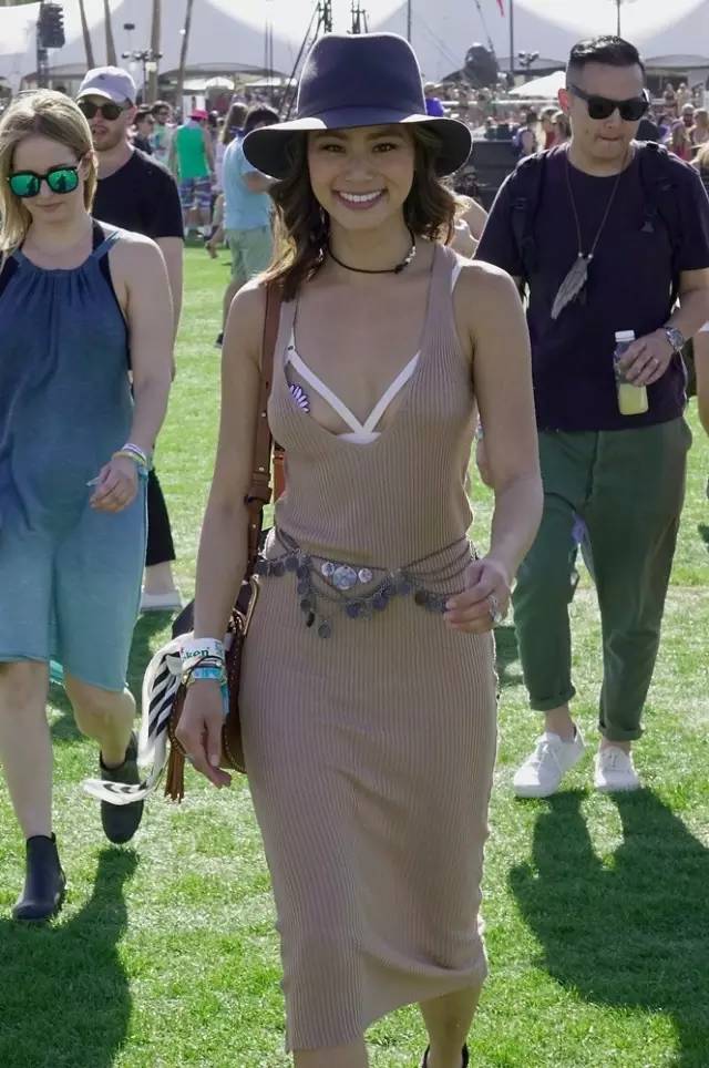 颜色显黑的衣服怎么搭配,颜色搭配显白才高级