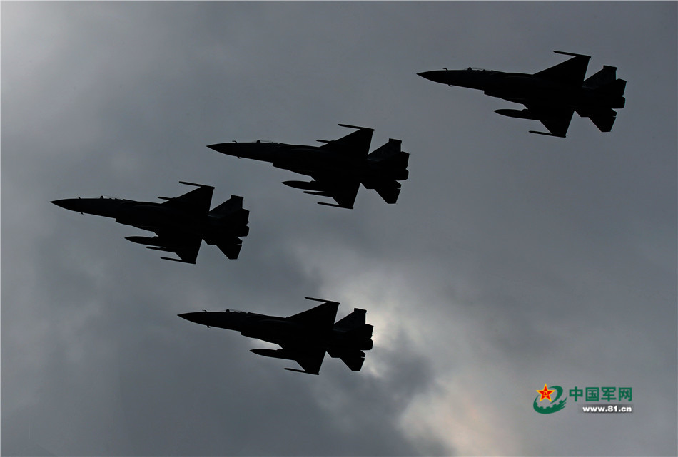 相约长空：巴方空军少将体验飞行中方先进战机