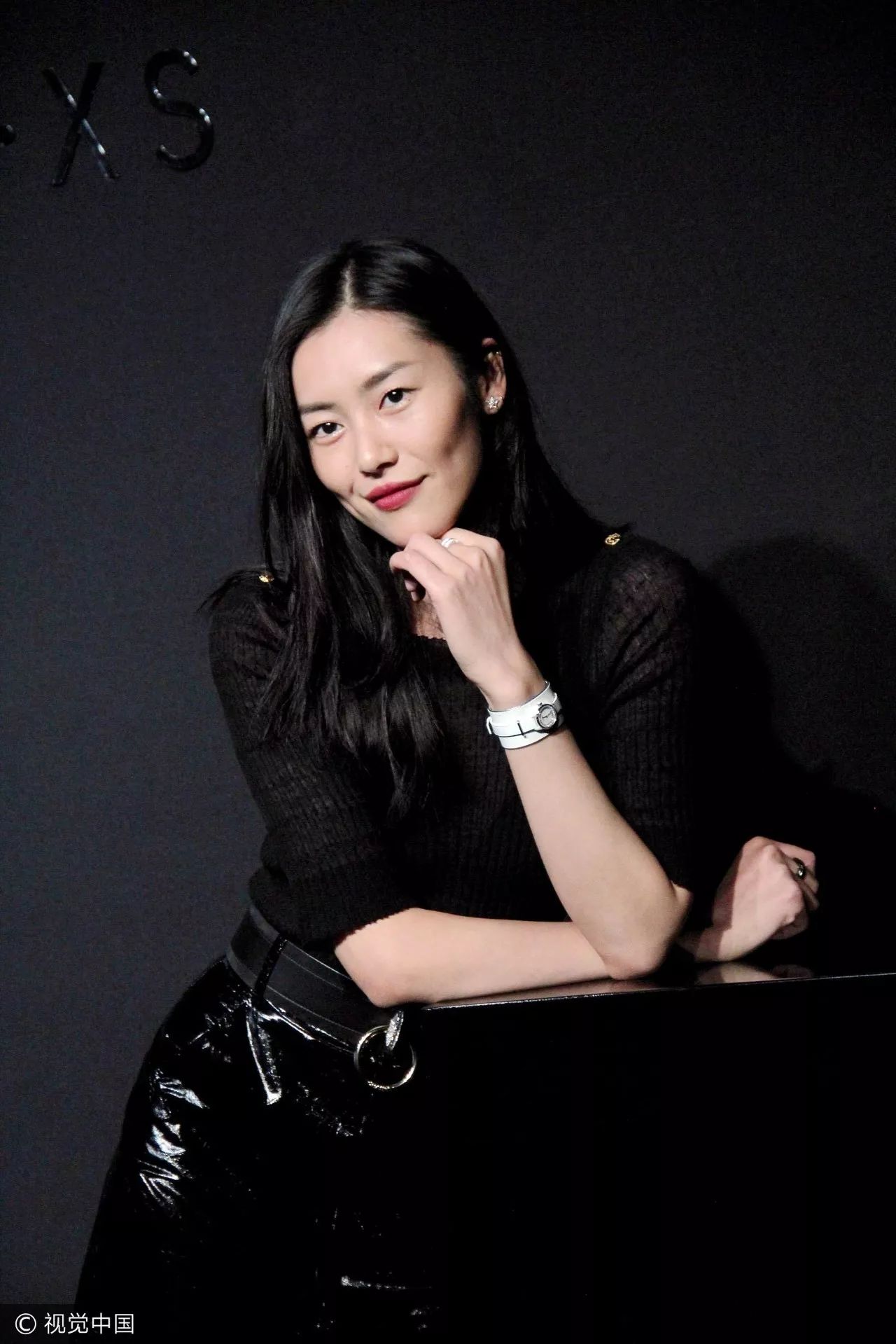 叹为观止！香奈儿把瀑布搬到了大皇宫！猜猜刘雯最近朋友圈发了什么？