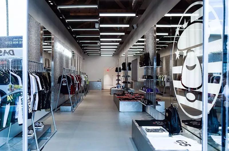 潮流圈的人气图腾！年轻猿颜强势登陆美国潮流圣地！